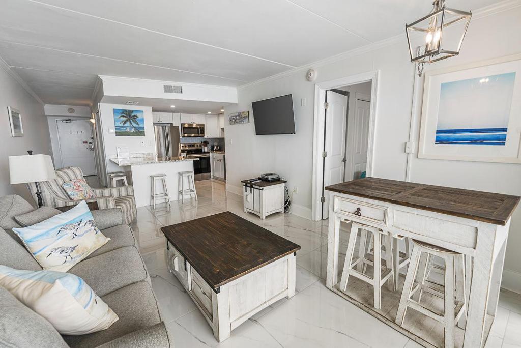Island Winds East 308 By Albvr - Beautifully Renovated Beachfront Condo & Steps Away From Hangout & More! غولف شورز المظهر الخارجي الصورة